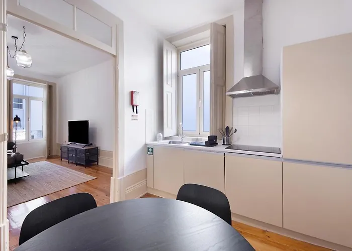 Crooked Floor House - 1st Floor Porto