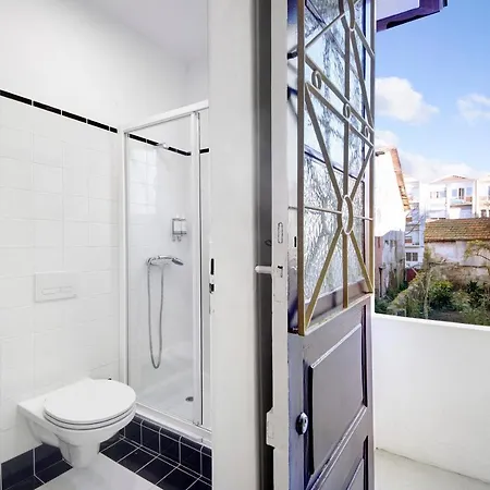 Crooked Floor House - 1st Floor