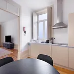 Crooked Floor House - 1st Floor Porto