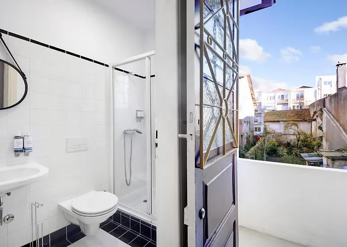 Crooked Floor House - 1st Floor