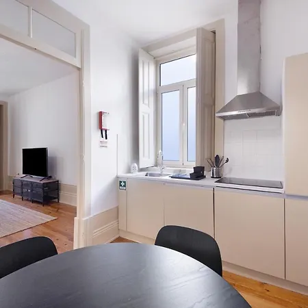 Crooked Floor House - 1st Floor Oporto